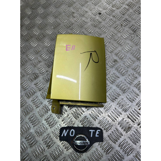 Клык бампера задний правый Nissan Note (2006-2013) 781289U01A