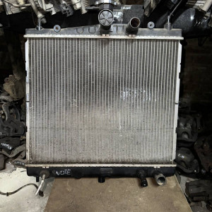 Радиатор охлаждения(основной) Nissan Note (E11) (2006-2013) 1.6 АКПП 21460AX800
