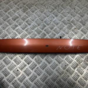 Накладка крышки багажника Nissan Note E11(2006-2013) 908109U01A