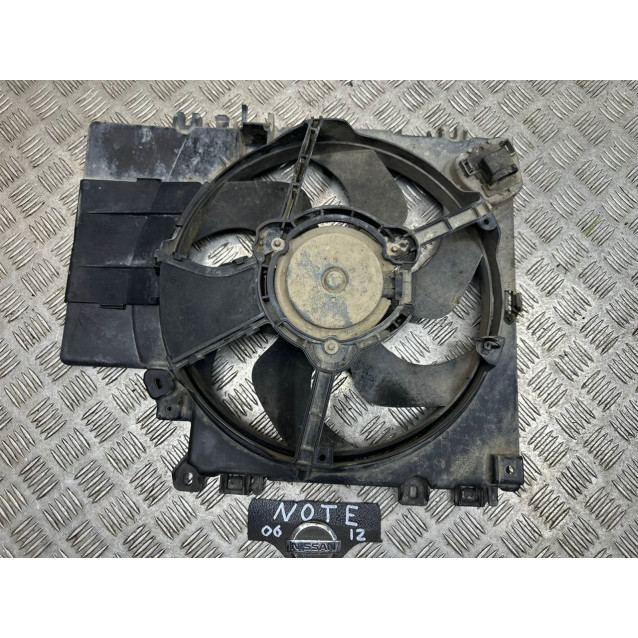 Диффузор с вентилятором радиатора Nissan Note E11(06-13) 21481AX800
