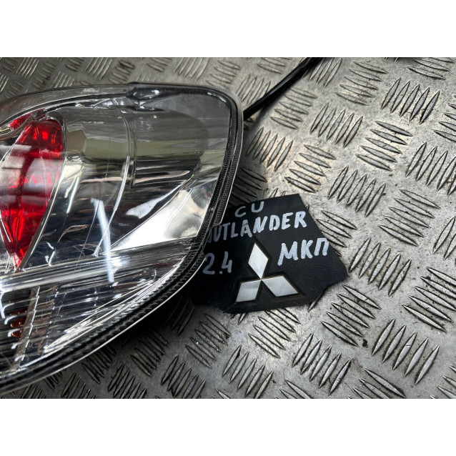 Фонарь правый Mitsubishi Outlander CU (2003-2008) *лицензия дефект