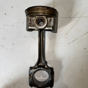 Шатун с поршнем 2,0 Mitsubishi Outlander CU 4G63 (2003-2008) MD193027