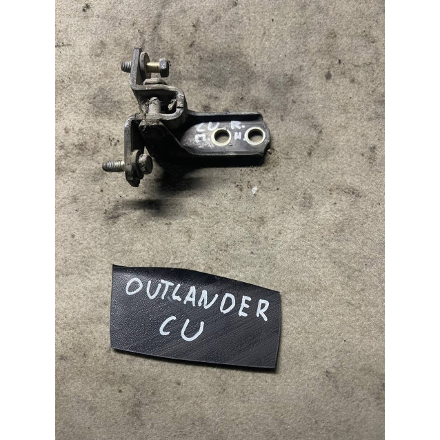 Петля двери  передней правой низ Mitsubishi Outlander CU (2003-2008) MR302270