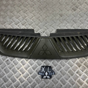 Рещітка радіатора Mitsubishi Outlander XL (2006-2014) 7450A037YA
