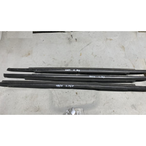 Молдинг стекла двери задний Mitsubishi Outlander XL (2006-2014) MR487153 / MR487154