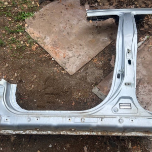 Порог с стойкой средней Mitsubishi Outlander XL (2006-2014)