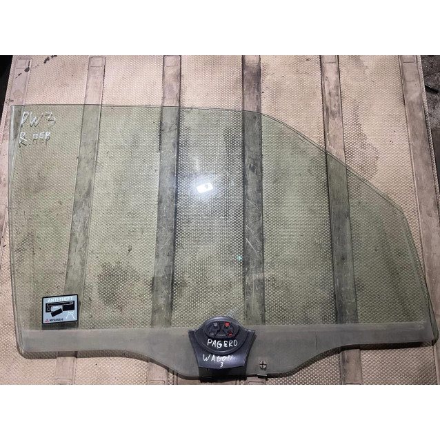 Стекло двери переднее правое Mitsubishi Pajero W3 (2000-2006) 5706A232