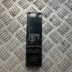 Блок управления стеклоподъемниками Mitsubishi Pajero W3 (2000-2006) MR587931 8608A002