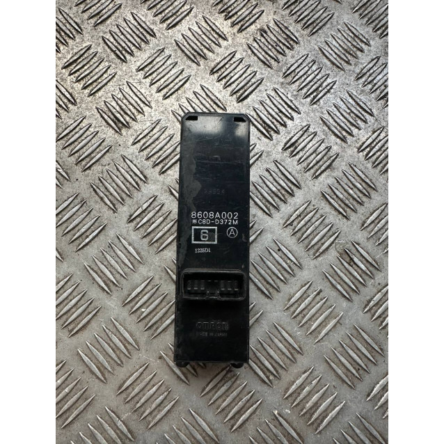 Блок управления стеклоподъемниками Mitsubishi Pajero W3 (2000-2006) MR587931 8608A002