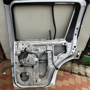 Дверь  задняя правая Nissan Pathfinder (2006-2014) 82100EB330