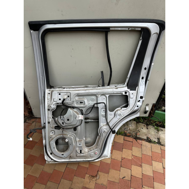 Дверь  задняя правая Nissan Pathfinder (2006-2014) 82100EB330