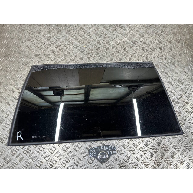 Стекло в кузов заднее правое Nissan Pathfinder (2006-2014) 83306EB305 82300EB305