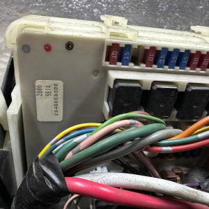 Блок предохранителей салон Nissan Pathfinder (2006-2014)2.5 dCi АКПП 284B6EB300