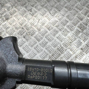 Форсунка топливная Toyota Prado 120 (2004-2009) 3.0 АКПП 2367030010 2367039026