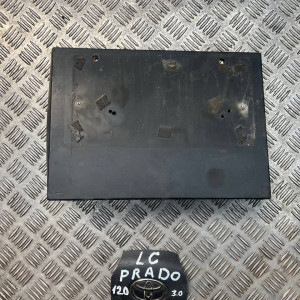 Накладка панель номерного знака Toyota Prado 120 (2004-2009) 7512660090