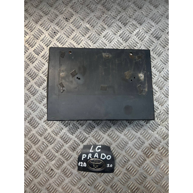 Накладка панель номерного знака Toyota Prado 120 (2004-2009) 7512660090