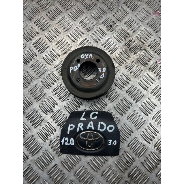 Фланець шестерня системи охолодження Toyota Prado 120 (2004-2009) 3.0 tdi 1358617020