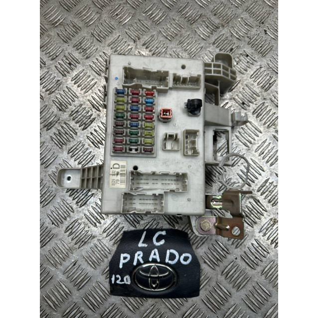 Блок предохранителей сервис Toyota Prado 120 (2004-2009) 8273060110