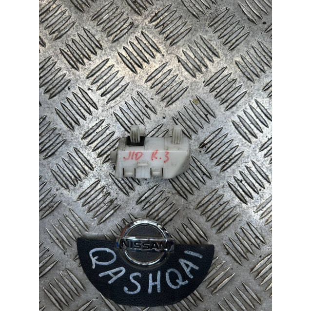 Кронштейн (направляющая) заднего бампера Nissan Qashqai J10 (2007-2014) 85226JD00A 85226JD01A 85227JD00A 85227JD01A