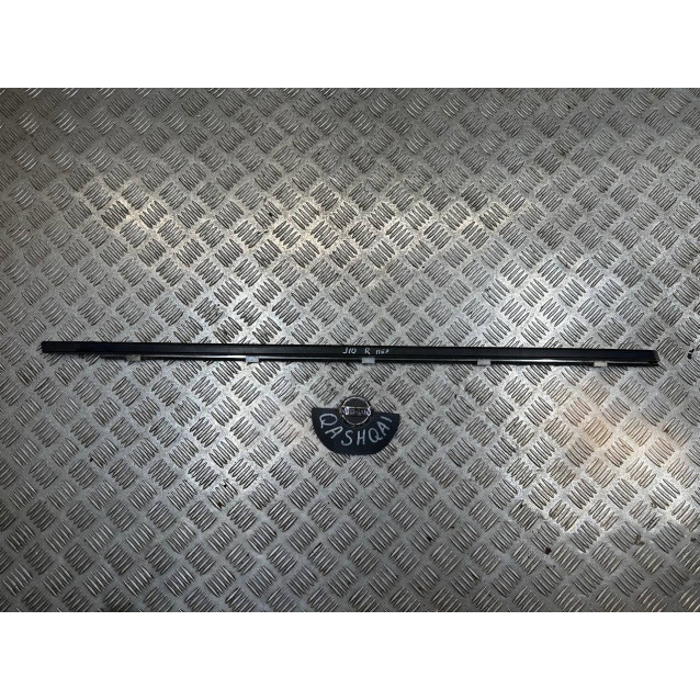 Молдинг стекла двери передний правый Nissan Qashqai J10 (2007-2014) 80820JD00A