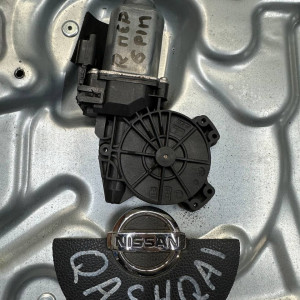 Моторчик стеклоподъемника передний правый Nissan Qashqai (J10)(2007-2014) 80770JD00A	