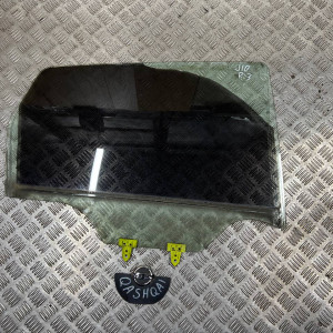 Стекло двери заднее правое Nissan Qashqai (J10)(2007-2014) 823000X001