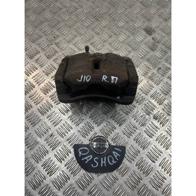 Супорт передній правий Nissan Qashqai (J10)(2007-2014) 2.0i 41001JD00A