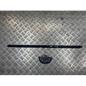 Молдинг стекла двери задний левый Nissan Qashqai (J10)(2007-2014) 82821JD00A