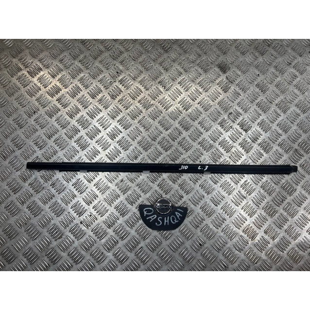 Молдинг стекла двери задний левый Nissan Qashqai (J10)(2007-2014) 82821JD00A