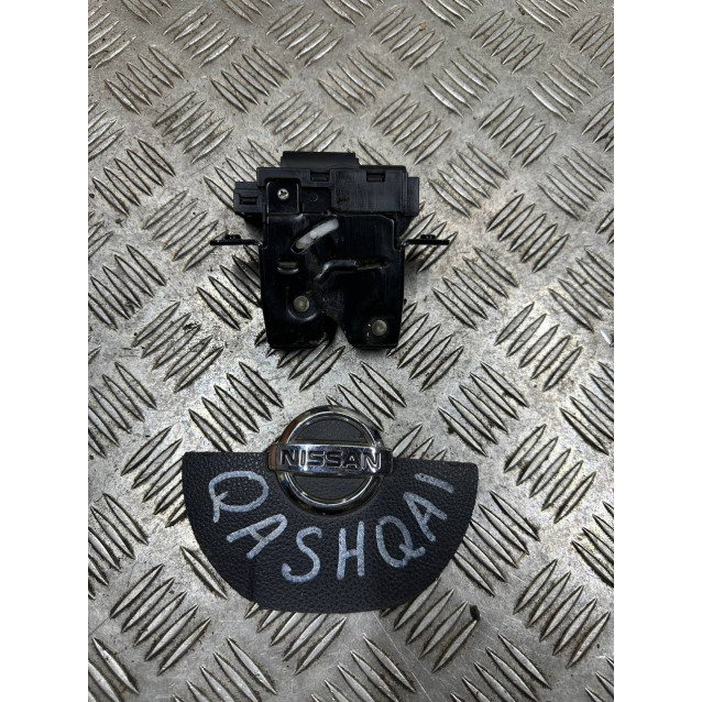 Замок крышки багажника Nissan Qashqai (J10)(2007-2014) 90502ED00A 90502AV70A 90502EY12D 90502EY10A 90502EY11D