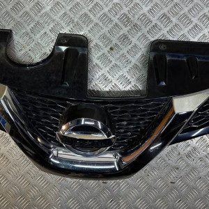 Рещітка радіатора Nissan Qashqai J11 (2014-2022) 62310HV00A