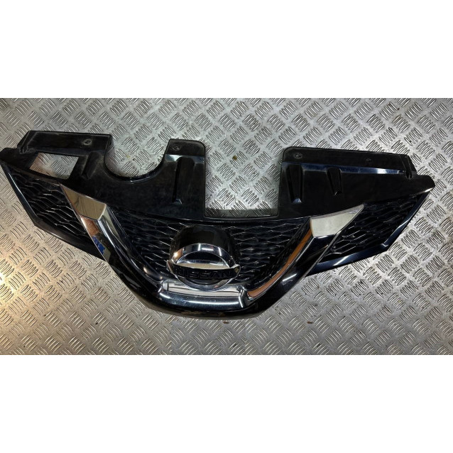 Рещітка радіатора Nissan Qashqai J11 (2014-2022) 62310HV00A