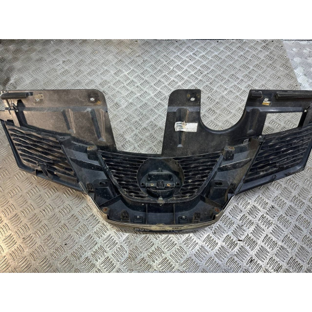 Рещітка радіатора Nissan Qashqai J11 (2014-2022) 62310HV00A