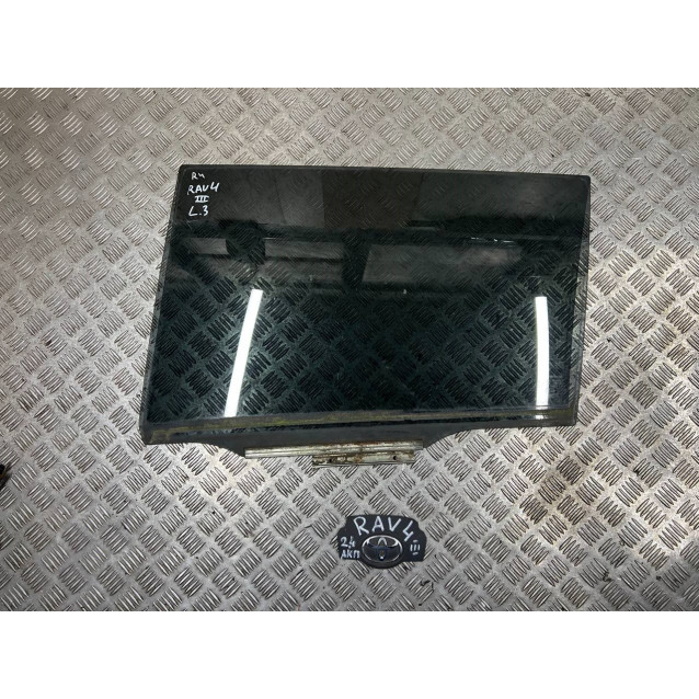 Стекло двери заднее левое Toyota Rav-4 III (2006-2012) 6810442110
