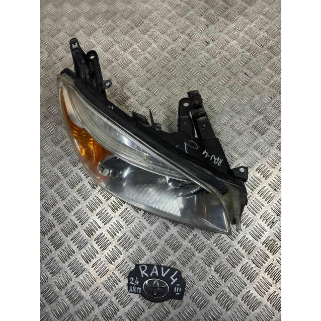 Фара правая Toyota Rav-4 III (2006-2012) 8113042331