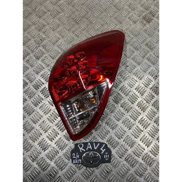 Фонарь правый Toyota Rav-4 III (2006-2012) 8155142100