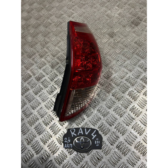 Фонарь правый Toyota Rav-4 III (2006-2012) 8155142100