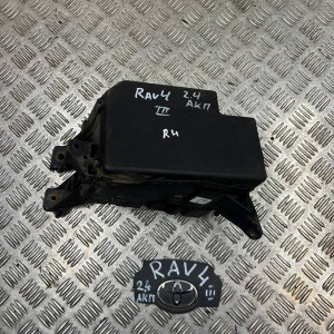Блок предохранителей двигателя RH Toyota Rav-4 III (2006-2012) 2.4 АКПП 8274242030