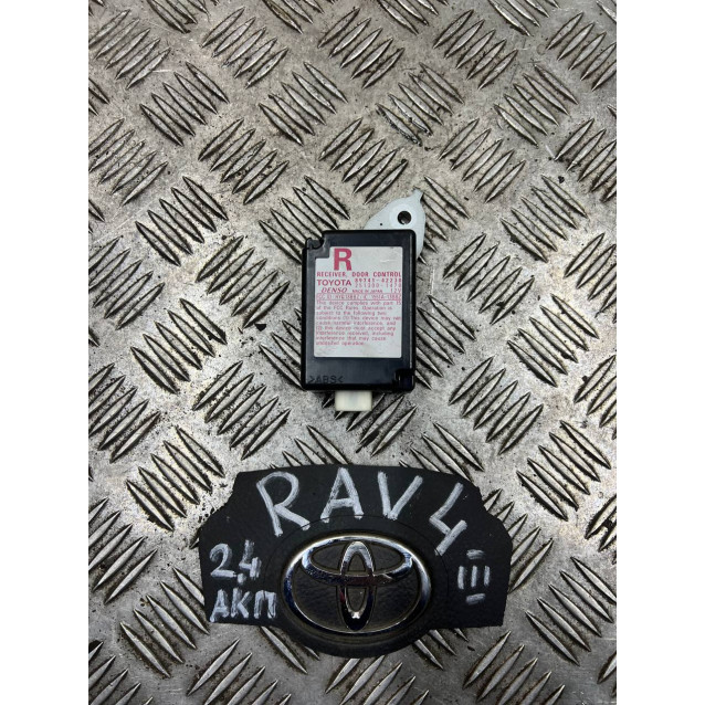 Блок керування дверима Toyota Rav-4 III (2006-2012) 8974142230