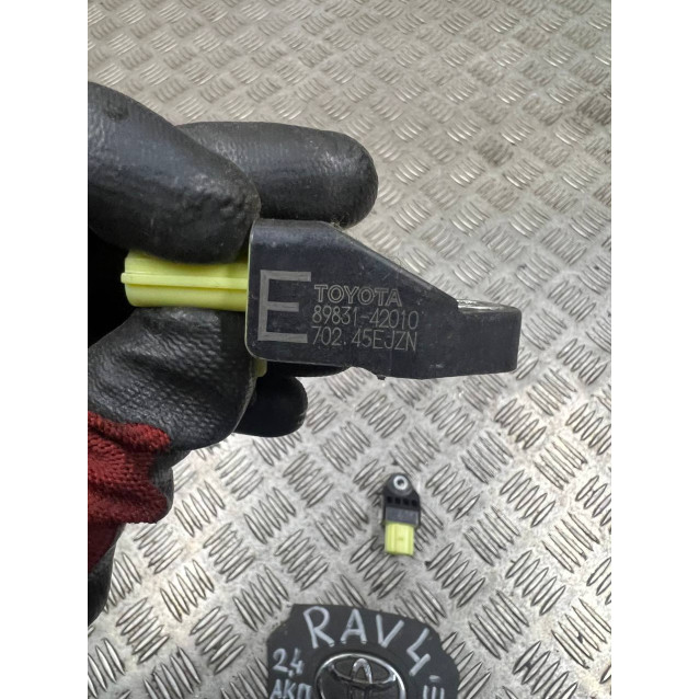 Датчик удара Toyota Rav-4 III (2006-2012) 8983142010