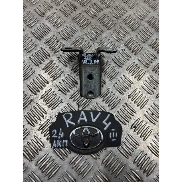 Петля двери задней правой низ Toyota Rav-4 III (2006-2012) 6877052031