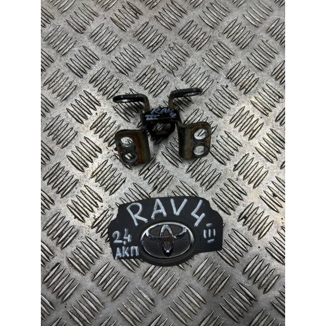 Петля крышки багажника Toyota Rav-4 III (2006-2012) 6880142051