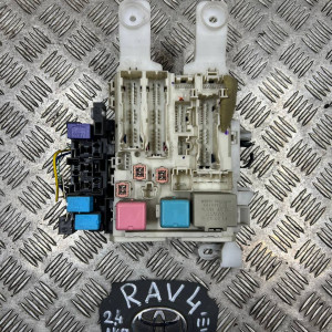 Блок предохранителей салон Toyota Rav-4 III (2006-2012) 2.4 АКПП 8273042250 8273042200