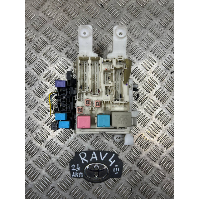 Блок предохранителей салон Toyota Rav-4 III (2006-2012) 2.4 АКПП 8273042250 8273042200