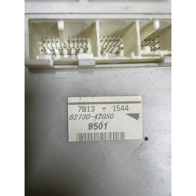 Блок предохранителей салон Toyota Rav-4 III (2006-2012) 2.4 АКПП 8273042250 8273042200