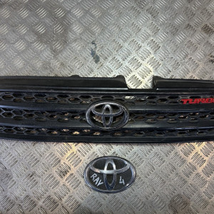 Рещітка радіатора Toyota Rav-4 (00-06) 5310142120 5310142100 5310142140