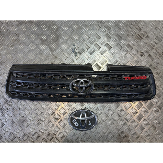 Рещітка радіатора Toyota Rav-4 (00-06) 5310142120 5310142100 5310142140