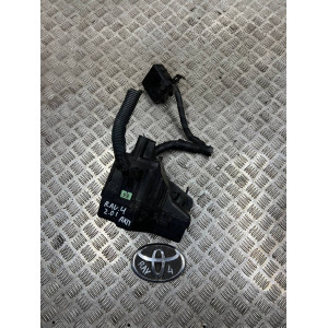 Блок предохранителей подкапотный Toyota Rav-4 (2000-2006) 8272142040 8272142020