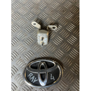 Петля двери задней правой верх Toyota Rav-4 (2000-2006) 6875032060