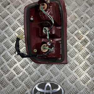 Фонарь правый Toyota Rav-4 (2000-2006) 8155142040